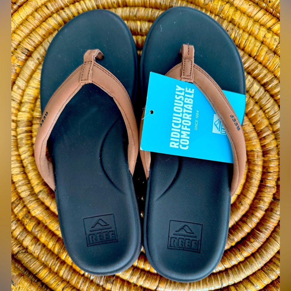 New…Women’s Reef Cushion Cloud Slip On Sandals 
Brown
Size 6